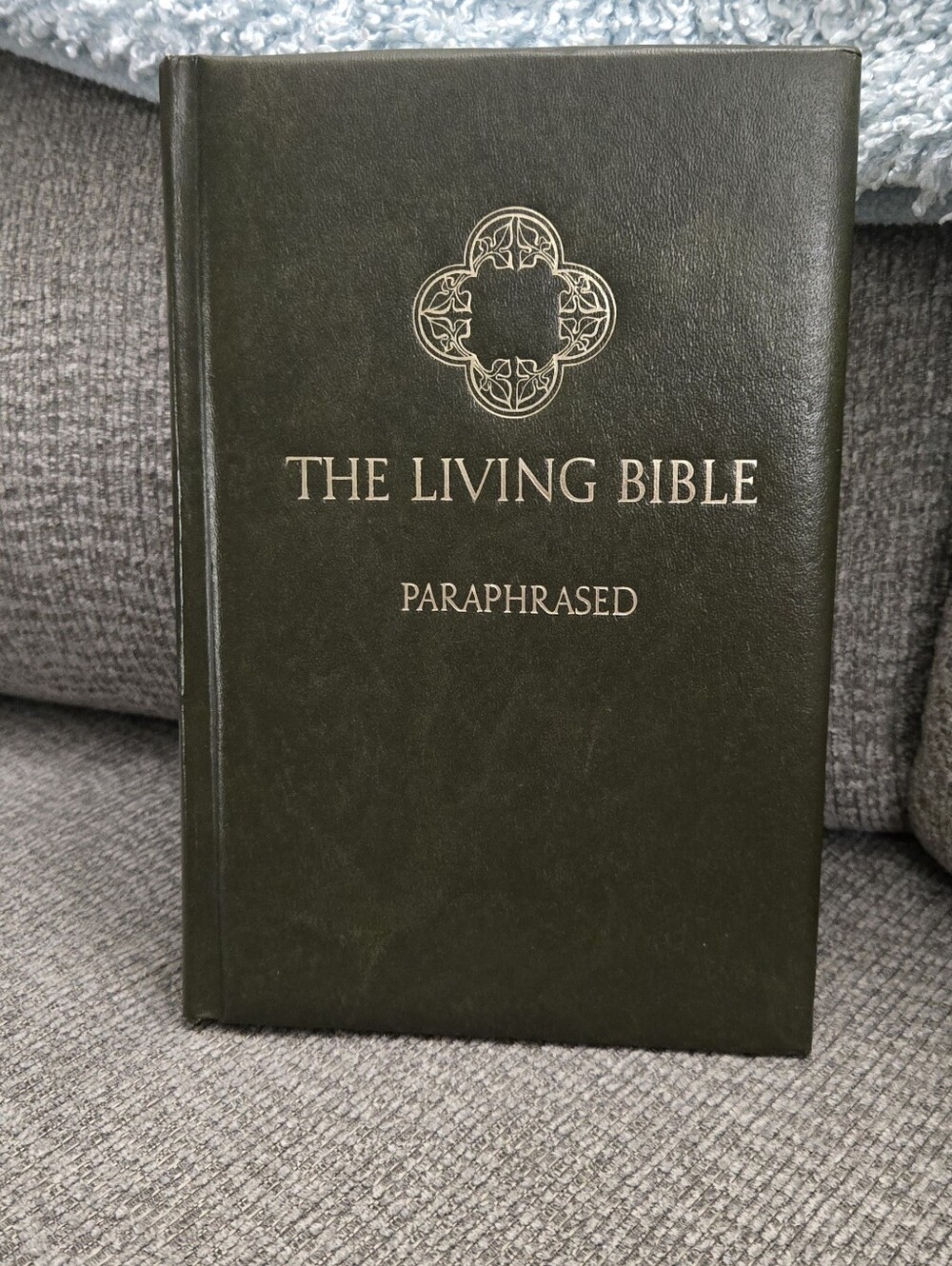 Vintage The Living Bible Paraphrased 1972 Tyndale Green Padded Cover Hardcover